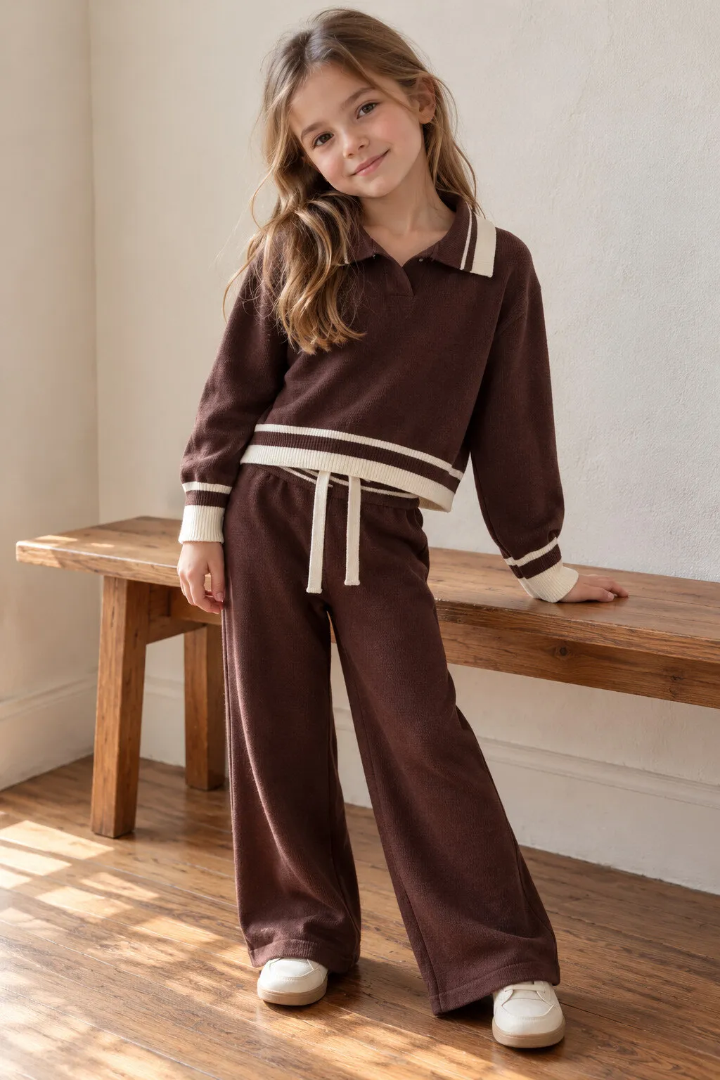 Mädchen-Strickset mit Polokragen-Pullover und weiten Hosen